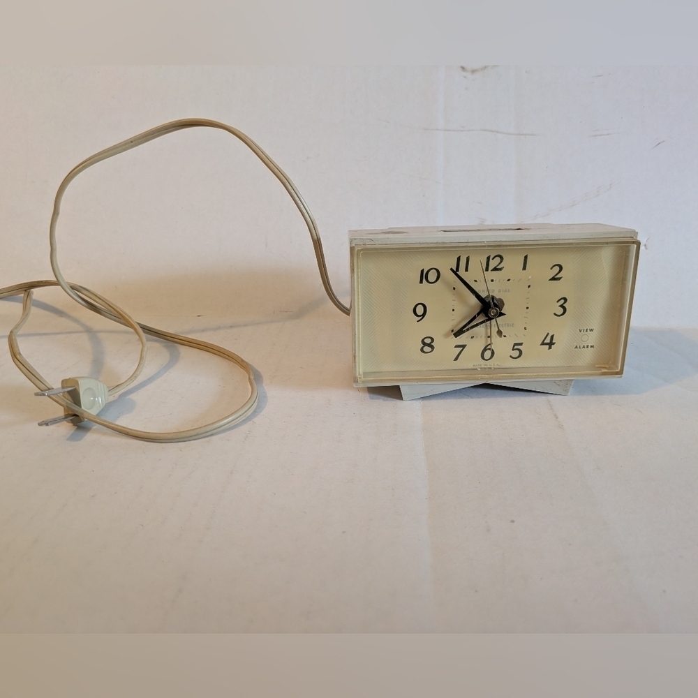 Vintage GE Alarm Clock - classic design